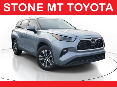 Used 2024 Toyota Highlander XLE image 1