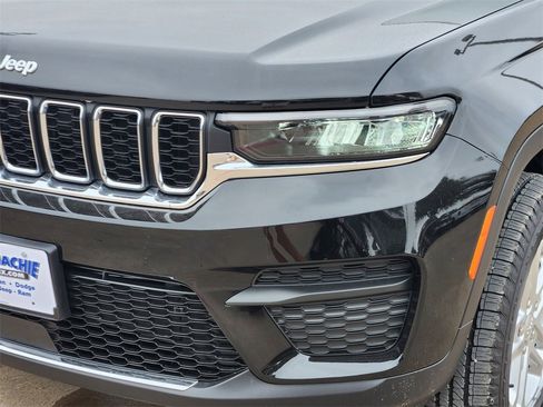 New 2025 Jeep Grand Cherokee Laredo w/ Luxury Tech Group I image 4