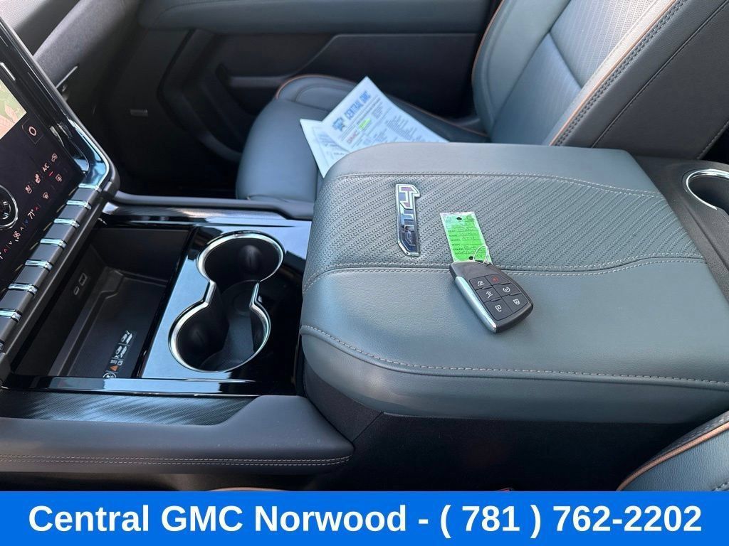 Used 2026 GMC Yukon AT4 AWD/4WD image 19