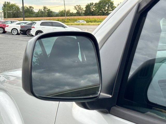 Used 2014 Nissan Frontier SV RWD image 35
