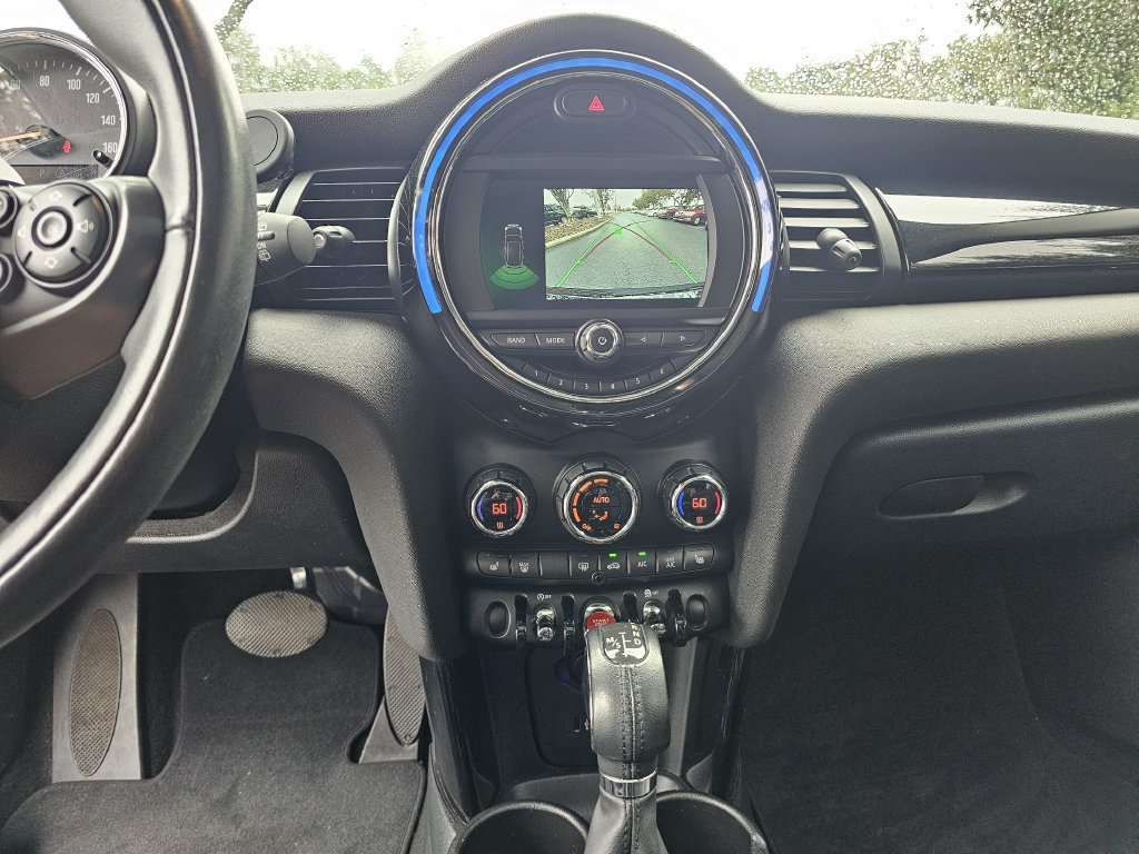 Used 2019 MINI Cooper 4-Door Hardtop w/ Signature Upholstery Package FWD image 19