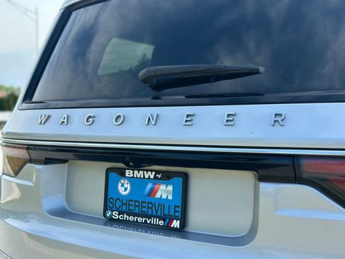 Used 2022 Jeep Wagoneer Series III w/ Premium Group I AWD/4WD image 12