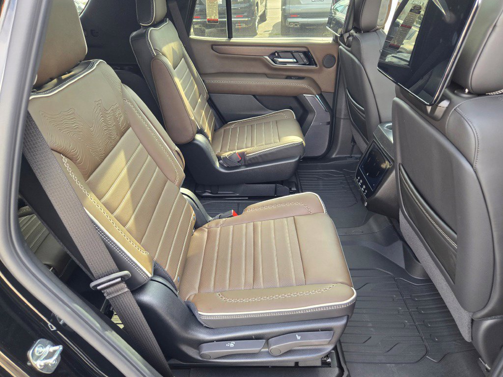 New 2027 GMC Yukon Denali Ultimate w/ LPO, Floor Liner Package AWD/4WD image 21