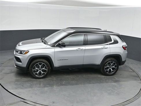 New 2026 Jeep Compass Limited w/ Mopar Graphics Package image 34