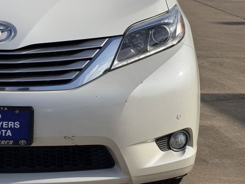 Used 2017 Toyota Sienna Limited Premium AWD/4WD image 4