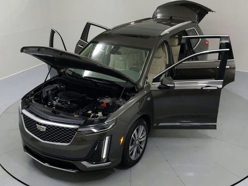 Used 2020 Cadillac XT6 Premium Luxury FWD image 21