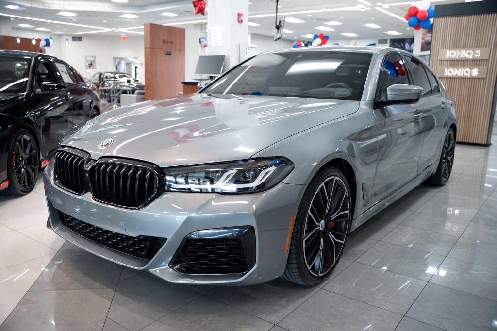 Used 2023 BMW M550i xDrive w/ Executive Package AWD/4WD image 12