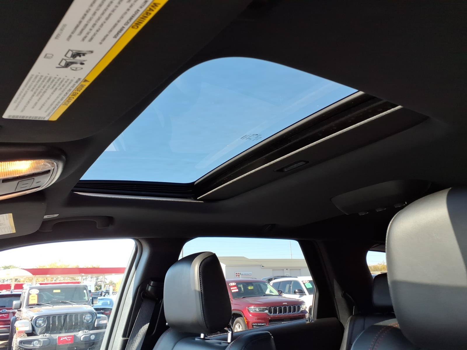 Used 2025 Dodge Durango R/T AWD/4WD image 17
