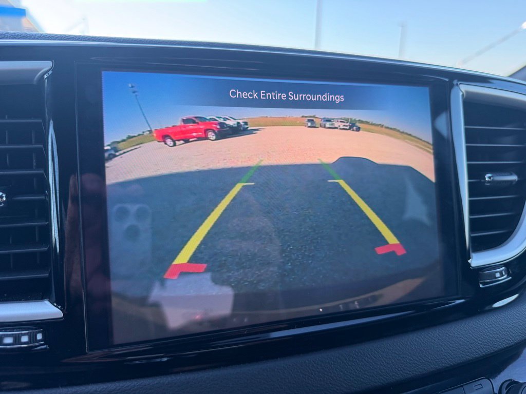 Used 2025 Chrysler Pacifica Select FWD image 18