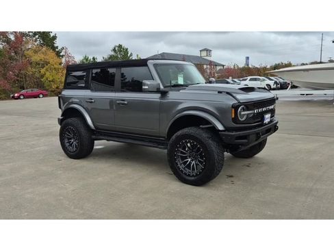Used 2022 Ford Bronco Outer Banks image 2
