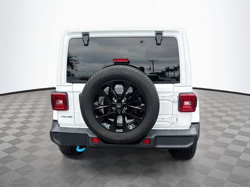 Used 2022 Jeep Wrangler Unlimited Sahara w/ Cold Weather Group AWD/4WD image 7