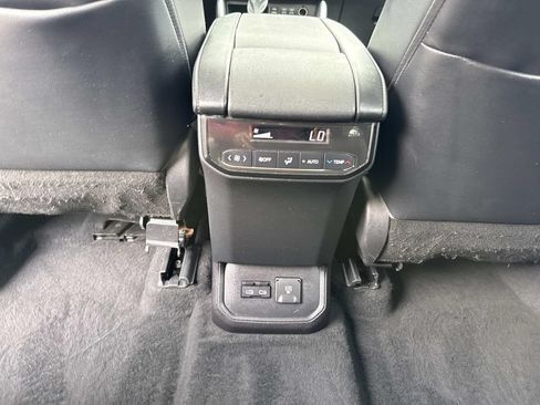 Used 2022 Toyota Highlander Limited FWD image 19