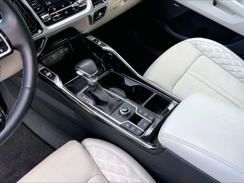 Used 2022 Kia Sorento SX FWD image 19