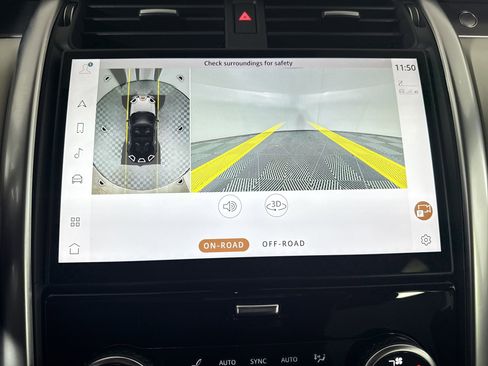 Used 2024 Land Rover Discovery Metropolitan Edition image 22