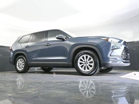 Used 2025 Toyota Grand Highlander AWD image 36