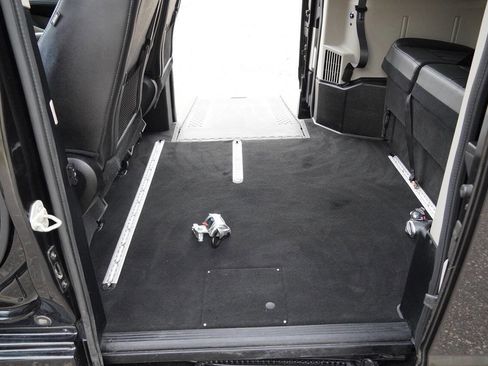 Used 2018 Dodge Grand Caravan SXT image 18