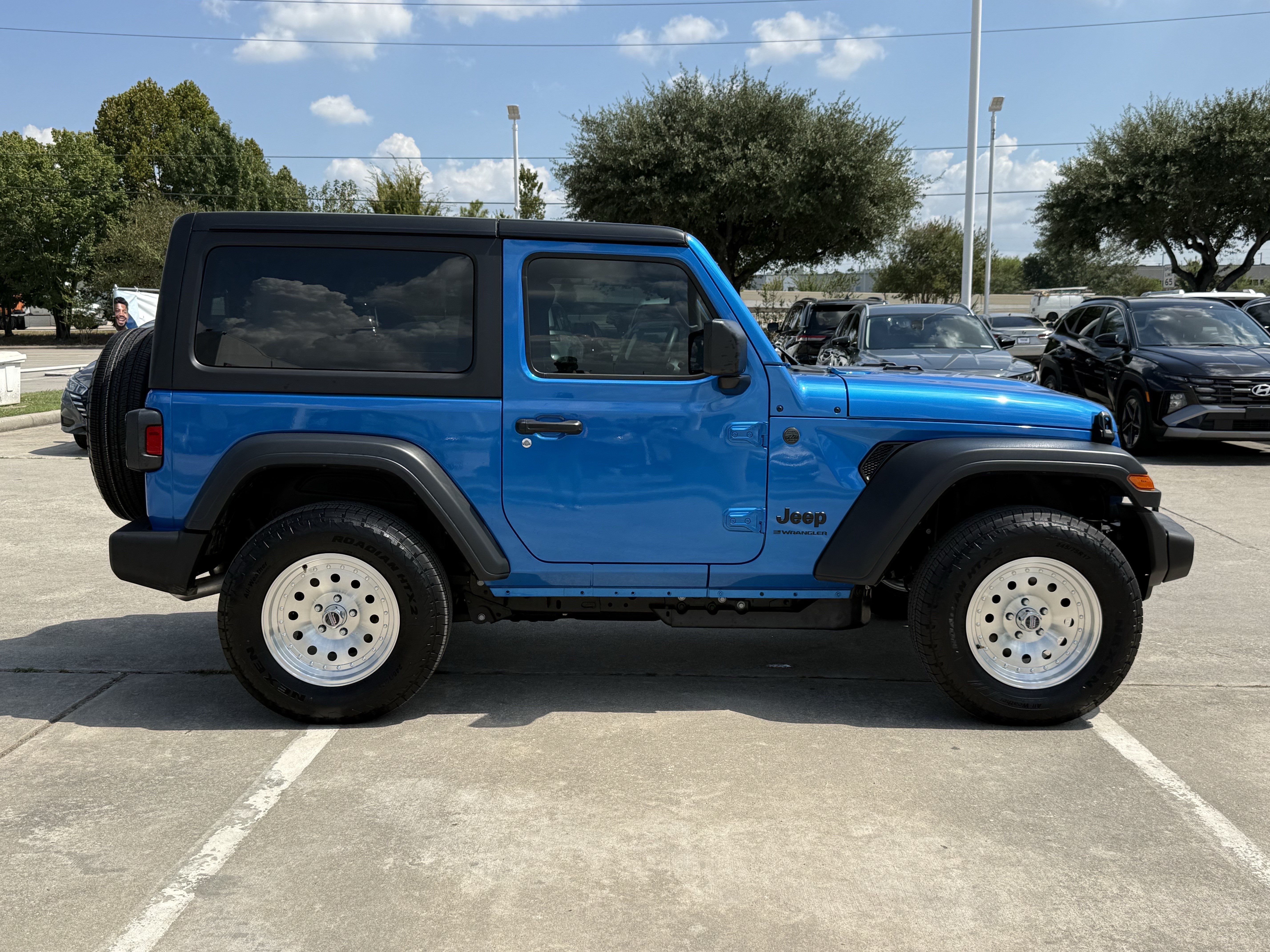 Used 2026 Jeep Wrangler Sport AWD/4WD image 3