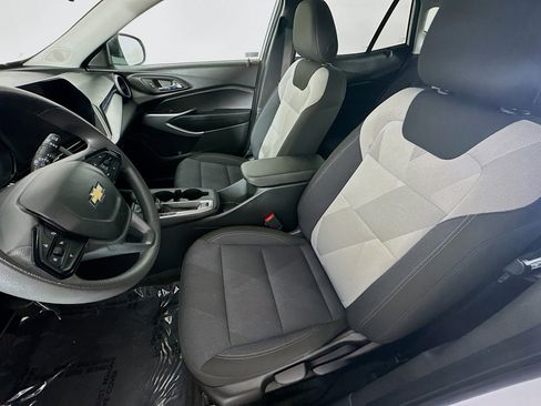 Used 2025 Chevrolet Trax LS image 13
