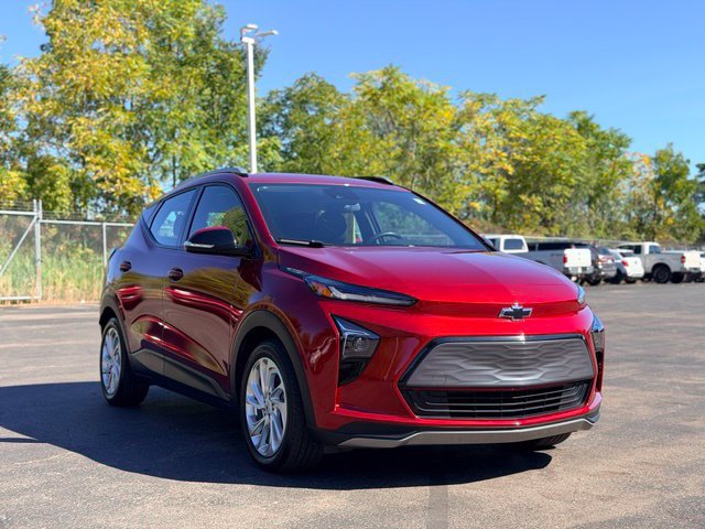 Used 2023 Chevrolet Bolt EUV LT w/ Comfort Package FWD image 4