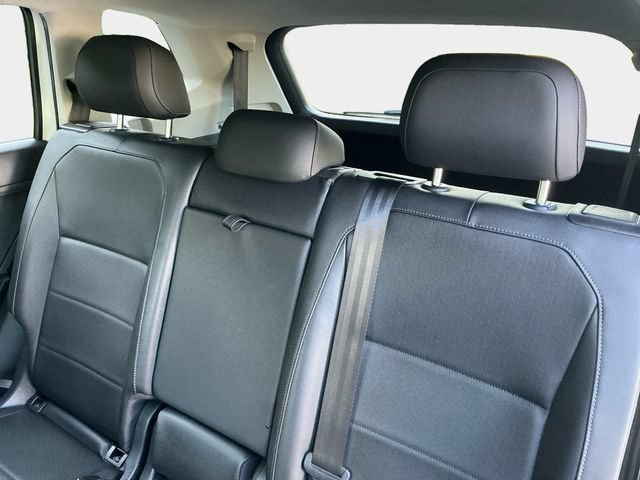 Used 2020 Volkswagen Tiguan SE w/ Panoramic Sunroof Package AWD/4WD image 15