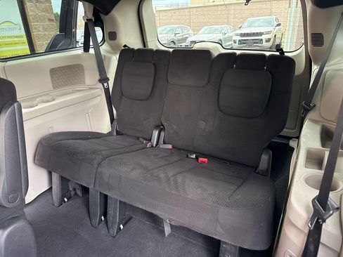Used 2014 Dodge Grand Caravan SE image 29