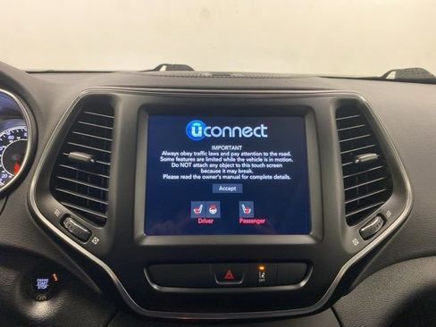 Used 2022 Jeep Cherokee Latitude Lux w/ Sun & Sound Group image 12