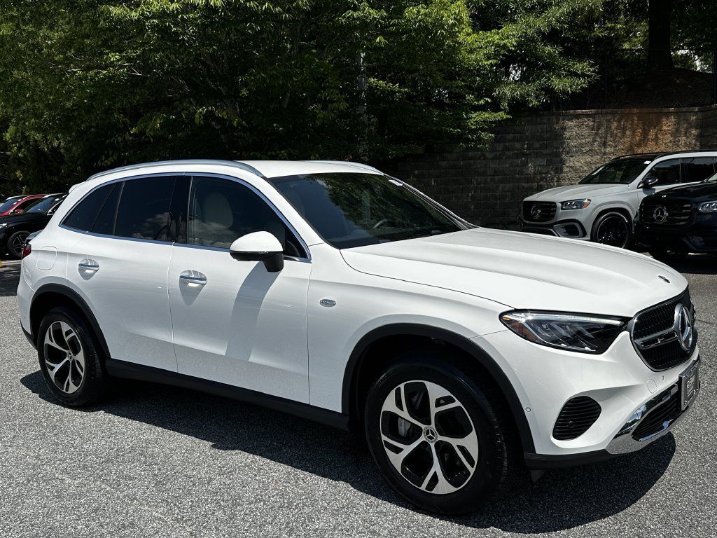 Certified 2025 Mercedes-Benz GLC 350e 4MATIC image 2