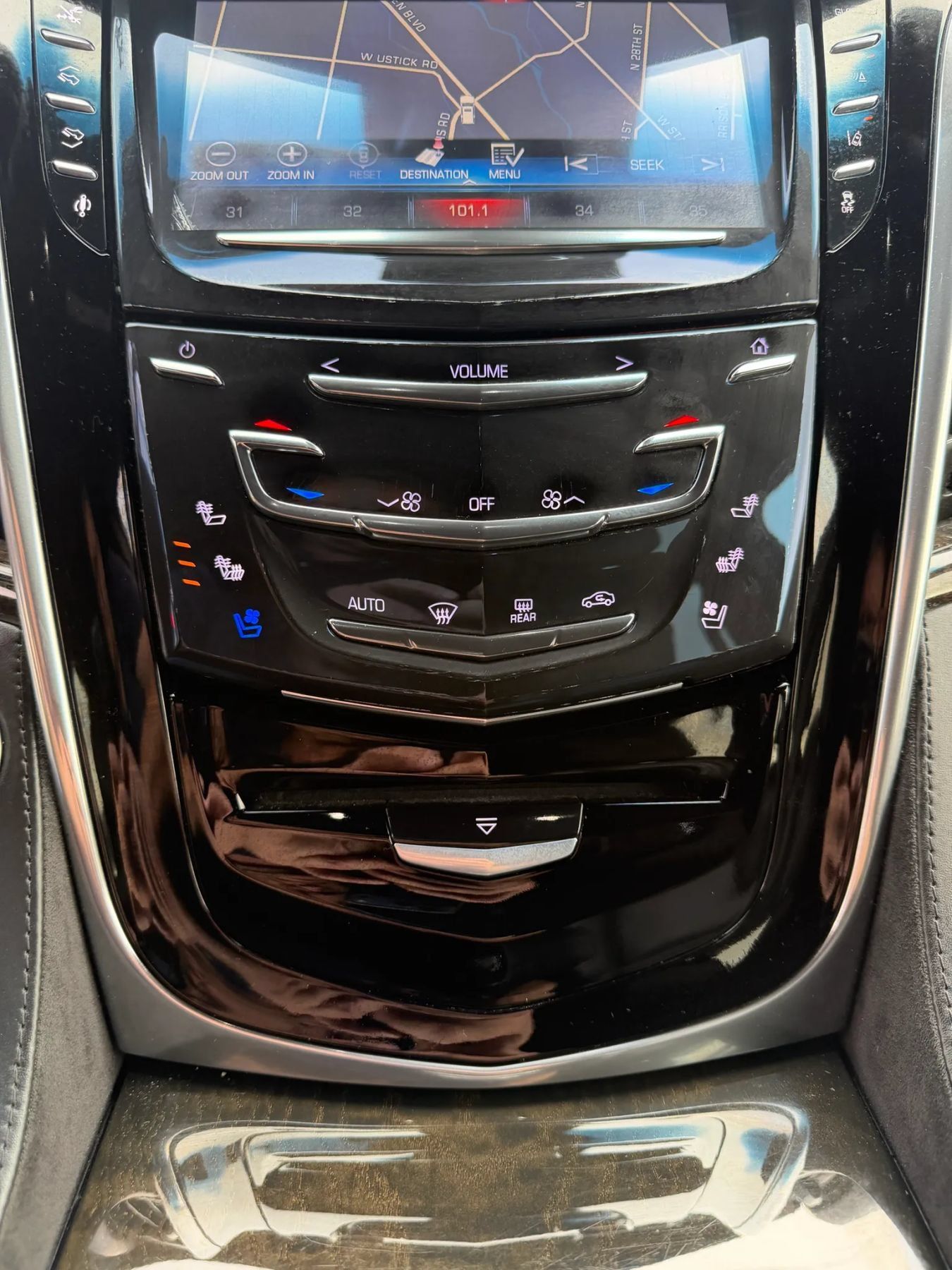 Used 2015 Cadillac Escalade Platinum AWD/4WD image 30