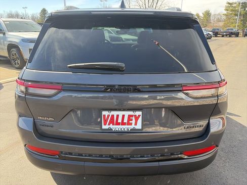 Used 2024 Jeep Grand Cherokee Limited w/ Black Appearance Package image 9