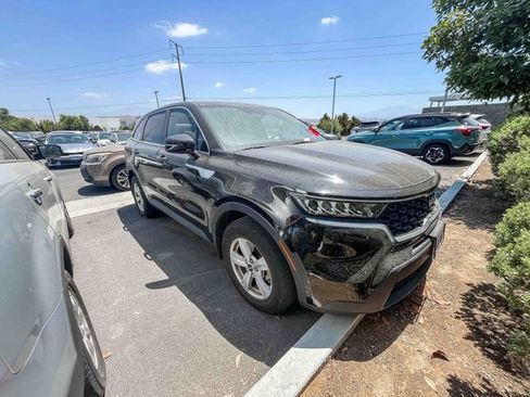 Certified 2023 Kia Sorento LX FWD image 2