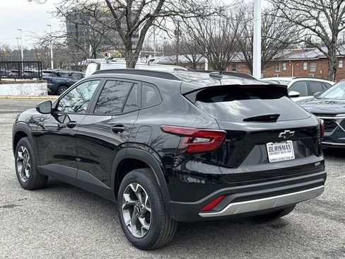New 2026 Chevrolet Trax LT w/ Driver Confidence Package FWD image 4