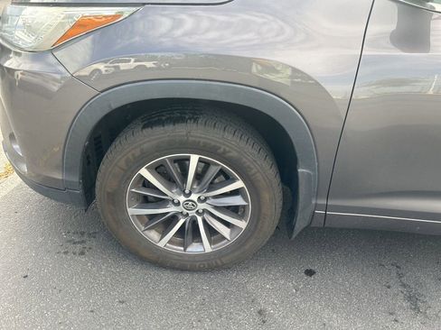 Used 2018 Toyota Highlander XLE AWD/4WD image 17