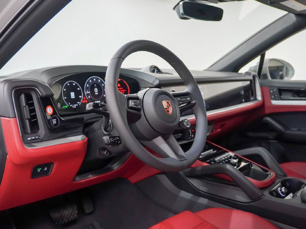 Certified 2026 Porsche Cayenne Coupe AWD/4WD image 4