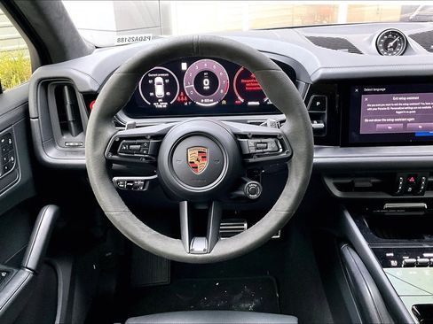 Used 2025 Porsche Cayenne GTS w/ Premium Package Plus image 5