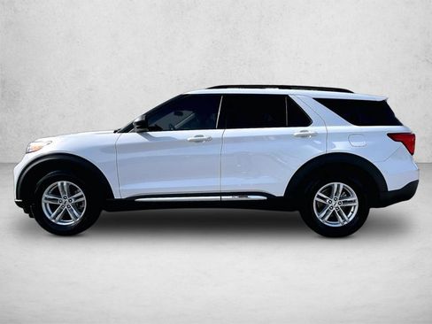 Used 2023 Ford Explorer XLT w/ Equipment Group 202A RWD image 6