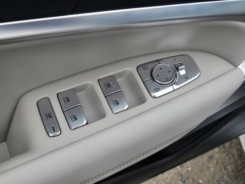 Used 2023 Genesis G70 2.0T RWD image 11