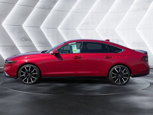 Used 2025 Honda Accord Touring image 2