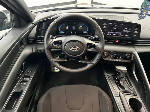 Used 2025 Hyundai Elantra Sport FWD image 21