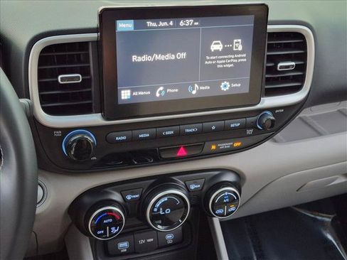Used 2024 Hyundai Venue SEL FWD image 12
