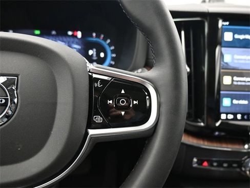 Used 2024 Volvo XC60 B5 Ultimate w/ Protection Package Premier image 24