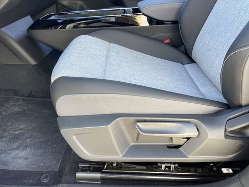 New 2026 Volkswagen ID.4 Pro RWD image 16