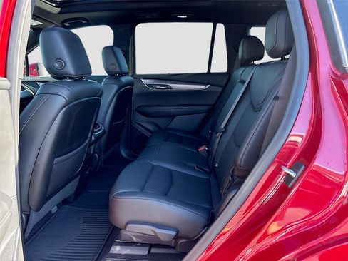 Used 2021 Cadillac XT6 Luxury image 29