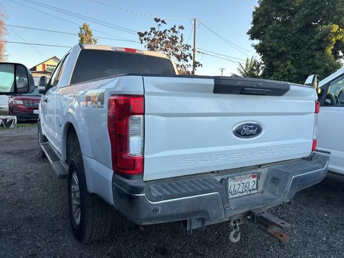 Used 2018 Ford F250 XLT w/ XLT Value Package image 3