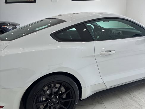Used 2016 Ford Mustang Shelby GT350 w/ Technology Package RWD image 2
