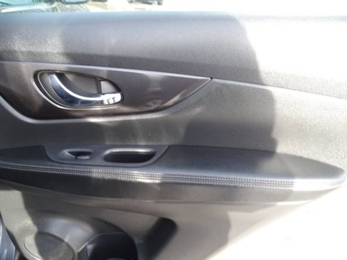 Used 2018 Nissan Rogue S image 31