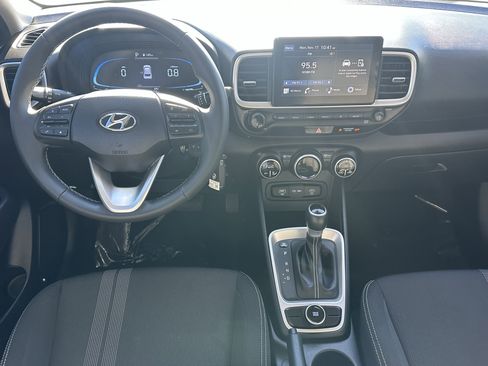 Used 2023 Hyundai Venue SEL image 23