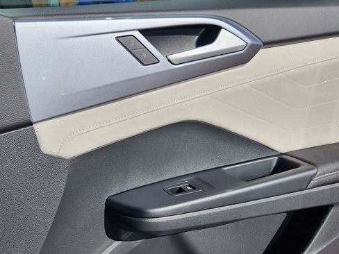 New 2026 Volkswagen Taos SEL image 21