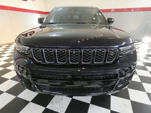 Used 2024 Jeep Grand Cherokee L Summit AWD/4WD image 3