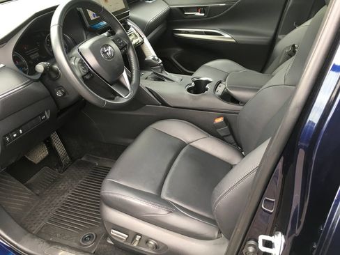 Used 2023 Toyota Venza XLE AWD/4WD image 20
