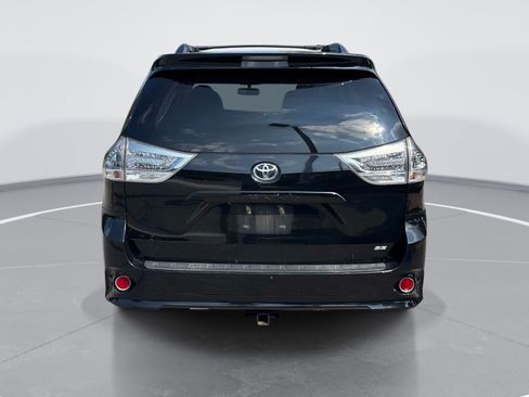 Used 2017 Toyota Sienna SE Premium FWD image 7